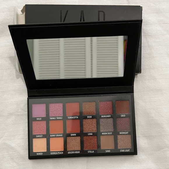 Brand 🆕 KAB Cosmetics Day + Night Eyeshadow Palette - Picture 8 of 9